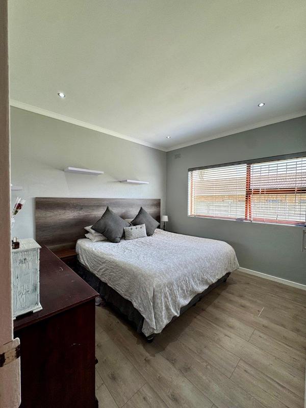 4 Bedroom Property for Sale in Rouxville Western Cape